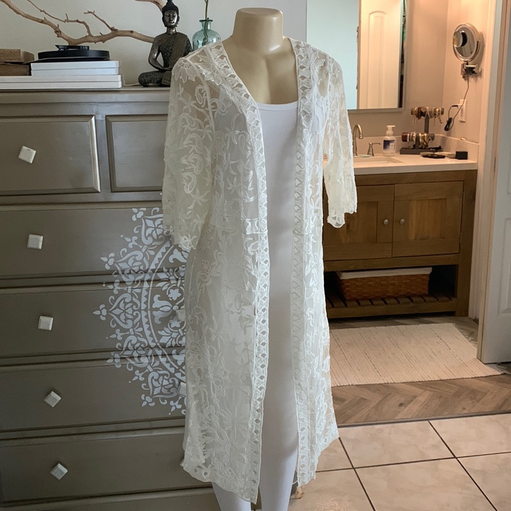 Miss Love white lace kimono